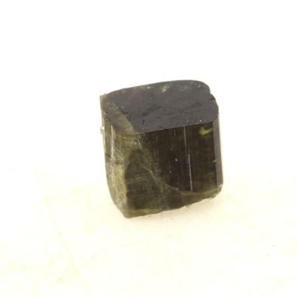 Stenar och mineraler. Vesuvianit. 6,0 ct. Bellecombe, Valle D'Aosta, Italien.
