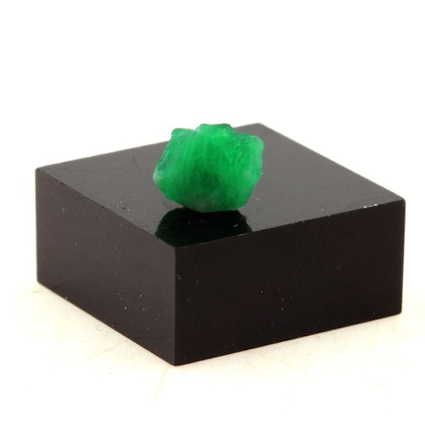 Kivet ja Mineraalit. Smaragdi. 1,57 ct. Mingoran smaragdiesiintymä, Swatin alue, Pakistan.