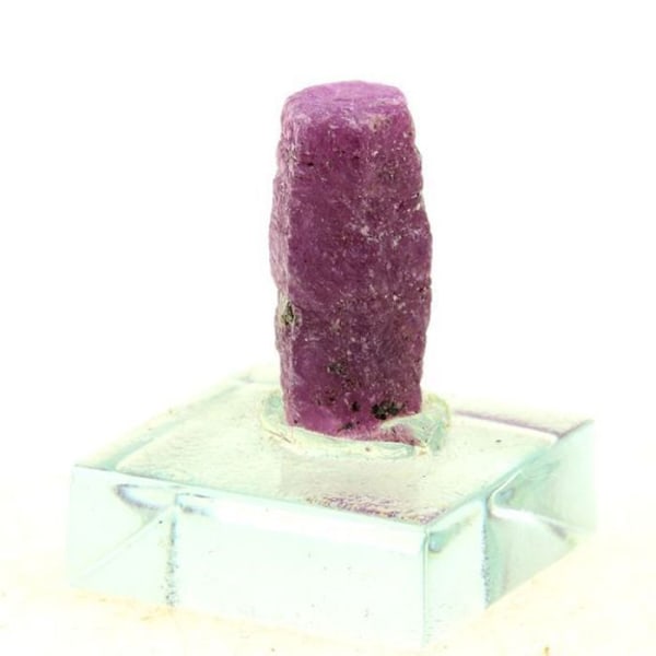 Sten og mineraler. Rubin. 69,31 øre. Madagaskar. Röd