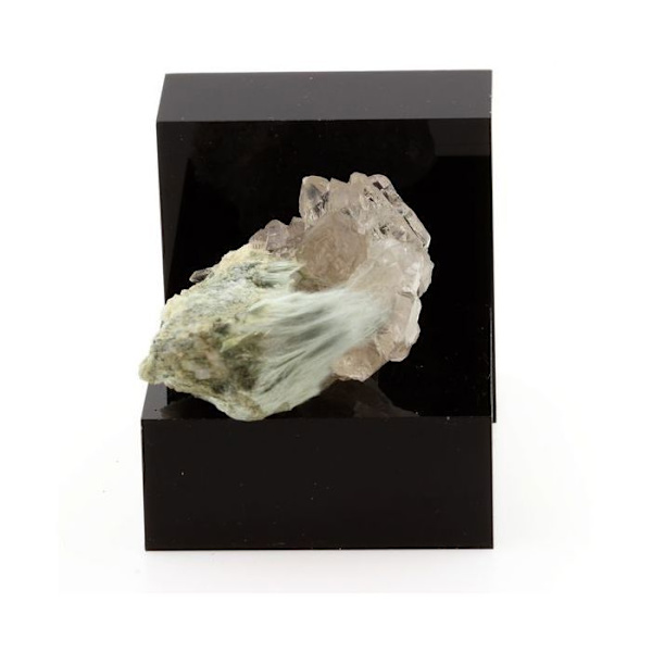 Smoky Quartz and Byssolite 195,6 karat Flerfärgad