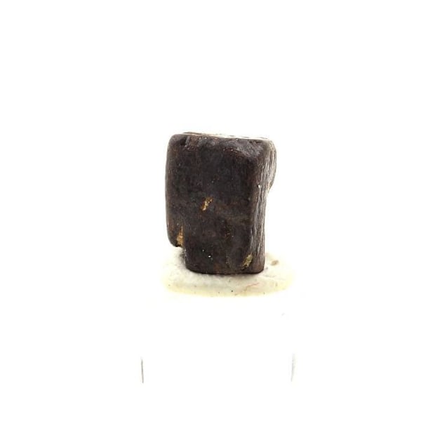 Kivet ja mineraalit. Rutiili. 3,7 ct. Groix Island, Bretagne, Ranska. Harvinainen.