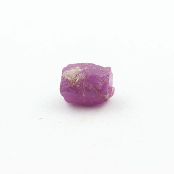 Sten og mineraler. Rubin. 4.650 øre. Kiteto-distriktet, Manyara-regionen, Tanzania. Röd