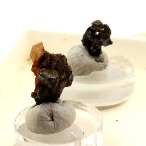 Sten og mineraler. Bournonit. 27,0 ct. Saint-Pierre-de-Mésage, Isère, Frankrig..