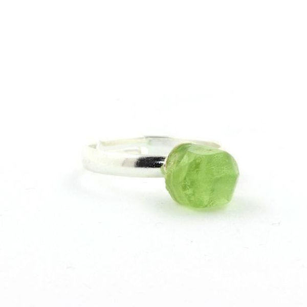 Ring in rå peridot - ABIJOUX - Justerbar størrelse - 11.88 ct - Sølvfarvet - Unisex