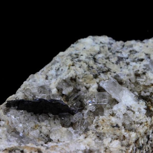 Kivet ja mineraalit. Brookite. 261,5 senttiä. Jarrier, Maurienne, Savoie, Ranska.