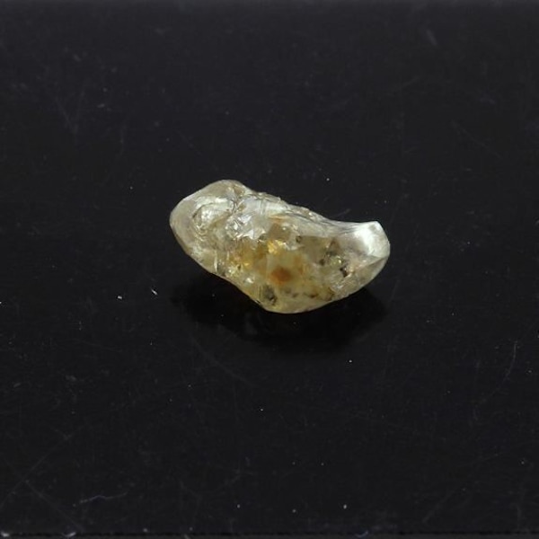 Sten og mineraler. Ru diamant. 0,325 ct. Orapa, Letlhakane, Botswana.