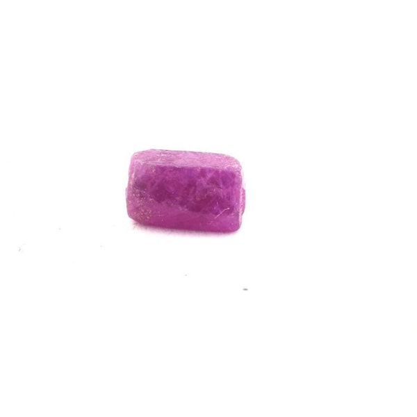 Kivet ja mineraalit. Rubiini. 3,19 ct. Kiteton piiri, Manyaran alue, Tansania. Röd