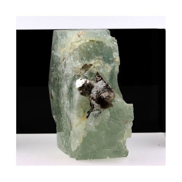 Beryl, Muscovite, Albite 4330,0 karat Flerfärgad
