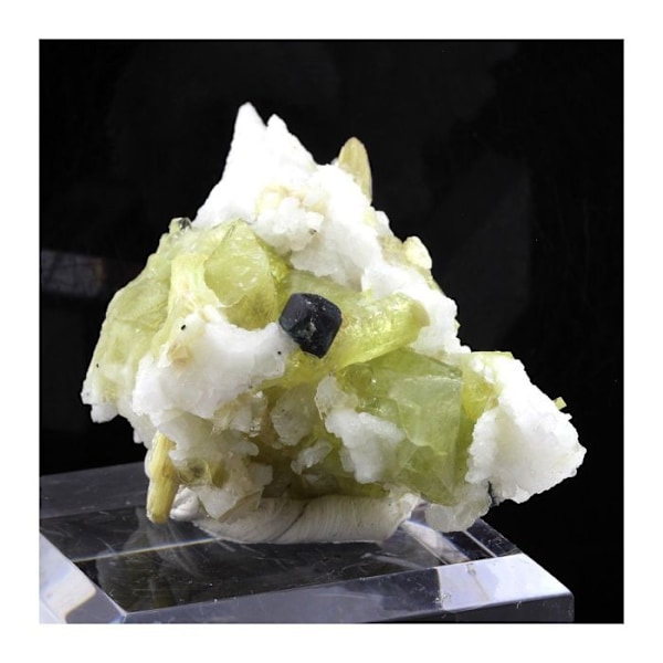 Sten og mineraler. Brazilianit + Apatit. 933,5 ct. Telírio-krav, Minas Gerais, Brasilien.