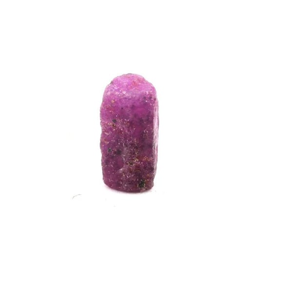 Kivet ja mineraalit. Rubiini. 5,34 ct. Kiteton piiri, Manyaran alue, Tansania. Röd