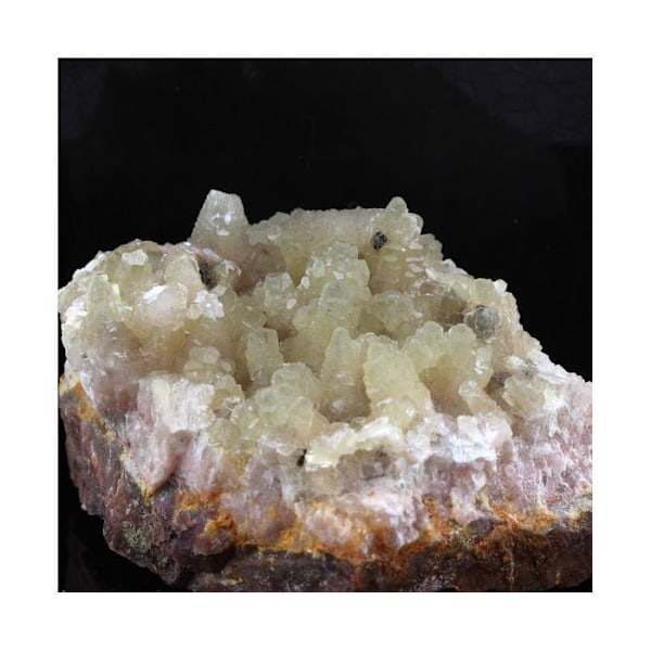 Kivet ja mineraalit. Kalsiitti. 363,5 ct. Luzy, Nièvre, Ranska.