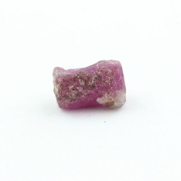 Kivet ja mineraalit. Rubiini.5,155 ct. Kiteton piiri, Manyaran alue, Tansania. Röd