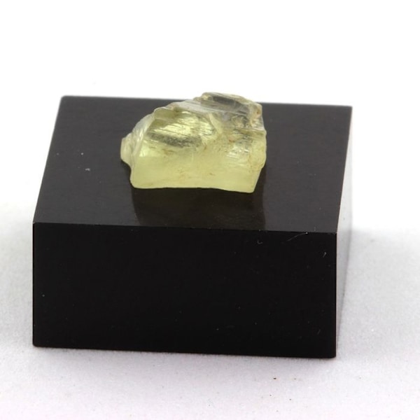 Kivet ja mineraalit. Spodumene Hiddenite. 3,97 ct. Konarin maakunta, Afganistan.