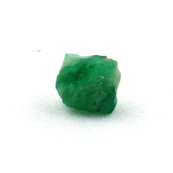 Kivet ja mineraalit. Smaragdi. 0,69 ct. Mingoran smaragdiesiintymä, Swatin alue, Pakistan.