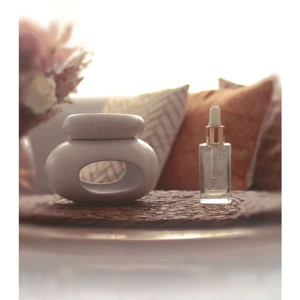 Minimal hvid keramisk brænder med steneffekt beige