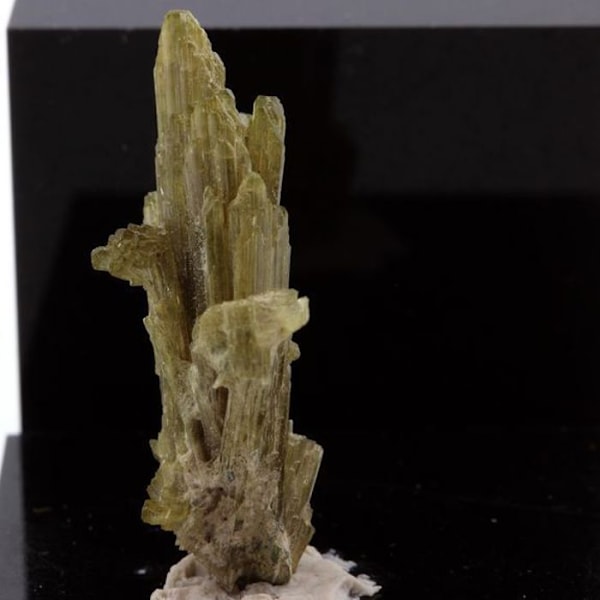 Epidote 13,07 karaattia Flerfärgad