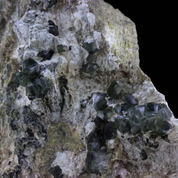 Sten og mineraler. Prehnite. 1305,0 øre. Saint Christophe en Oisans, Isere, Frankrig.