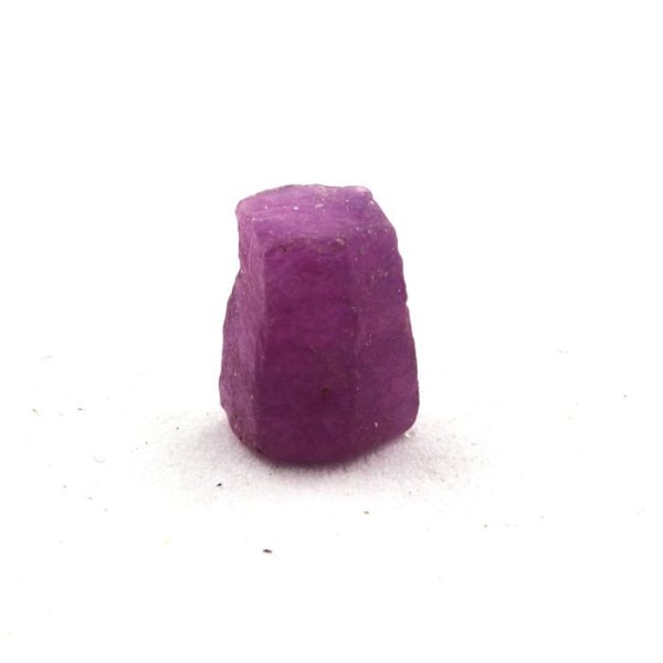 Kivet ja mineraalit. Rubiini. 4,66 ct. Kiteton piiri, Manyaran alue, Tansania. Röd