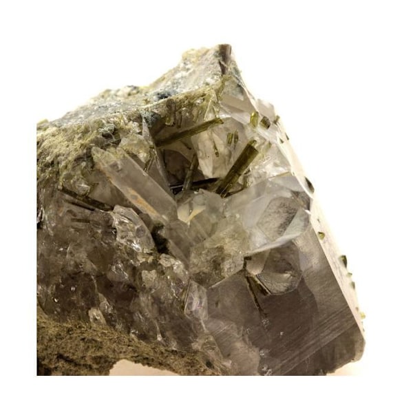 Kivet ja mineraalit. Epidootti + kvartsi. 790,0 ct. Aiguilles de l'Argentière, Col du Glandon, Savoie, Ranska..