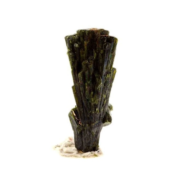Epidote 21,71 karaattia Flerfärgad