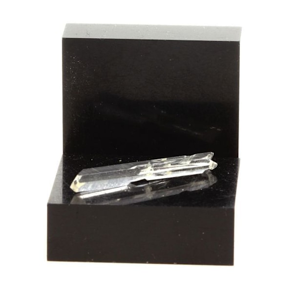 Kivet ja Mineraalit. Kvartsi. 2,85 ct. La Gardette -kaivos, Bourg d'Oisans, Isère, Ranska.