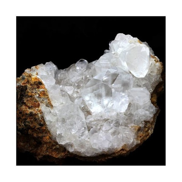 Kivet ja mineraalit. Kalsiitti. 1040,0 ct. Pau. Ranska. Harvinainen.
