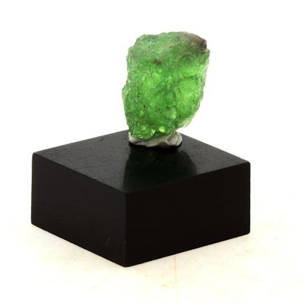 Sten og mineraler. Tsavorite granat. 7,9 ct. Manyara-regionen, Tanzania. Röd