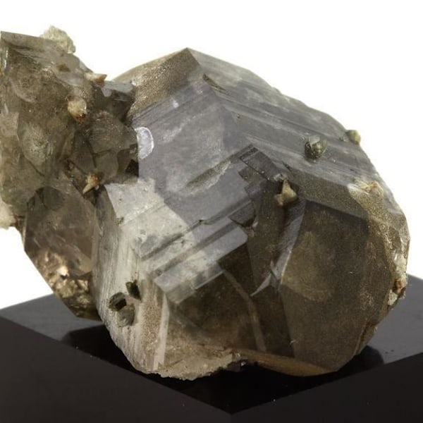 Sten og mineraler. Bitermineret røgkvarts + titanit. 132,0 ct. Mont Blanc-massivet, Frankrig.