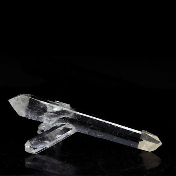 Kivet ja mineraalit. Kaksipääteinen kvartsi. 25,0 ct. La Gardette -kaivos, Bourg d'Oisans, Isère, Ranska.