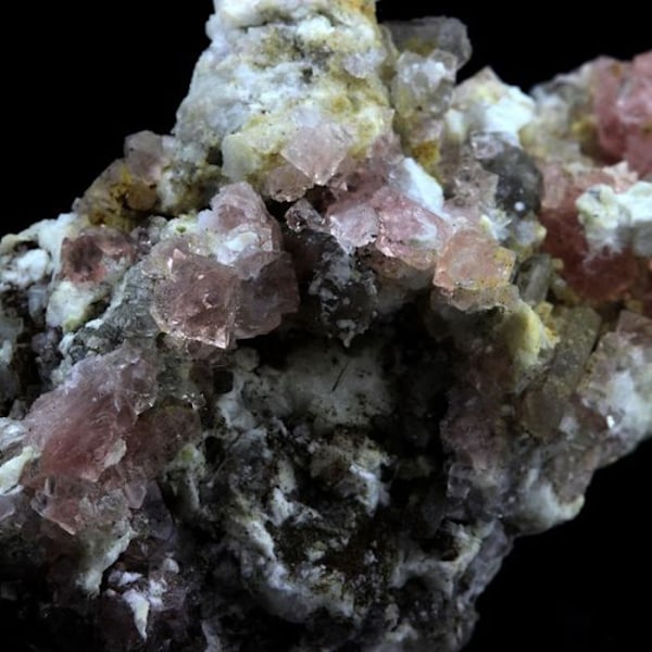 Sten og mineraler. Pink fluorit + røgkvarts. 127,0 ct. Mont Blanc-massivet, Frankrig. Rosa