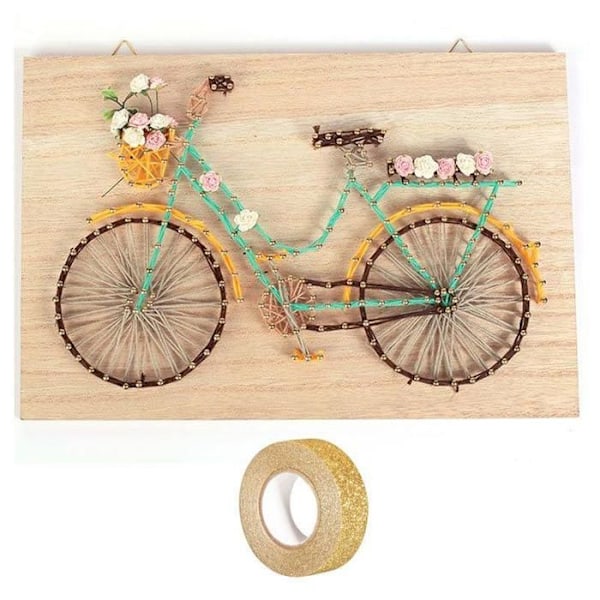 Coffret med ram i trä String Art Cykel 30 cm + 5 m glittrande guldmaskeringstejp Beige