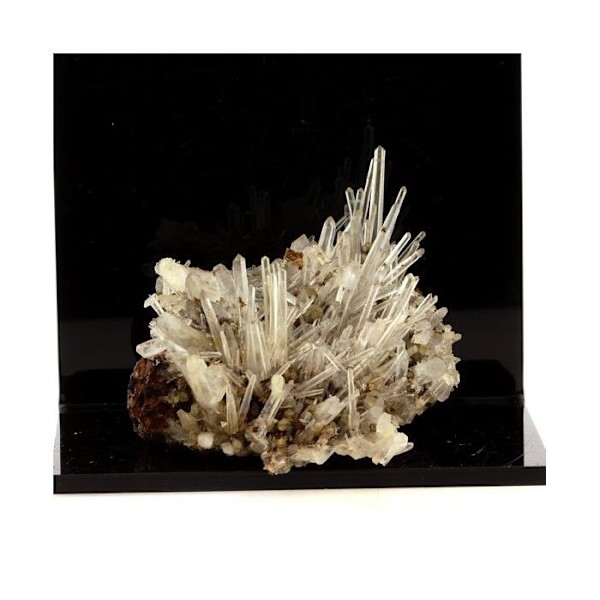 Kivet ja mineraalit. Pyriitti + kvartsi. 785,0 ct. Saint Pierre de Mésage, Ranska.