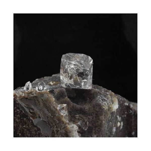 Stenar och mineraler. Septaria, diamantkvarts. 185,9 cent. Ribiers, Hautes-Alpes, Frankrike. Sällsynt.