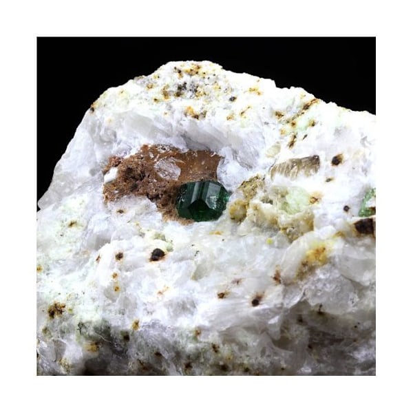 Kivet ja mineraalit. Kromi turmaliini. 1617,0 ct. Landanai, Manyara, Tansania.