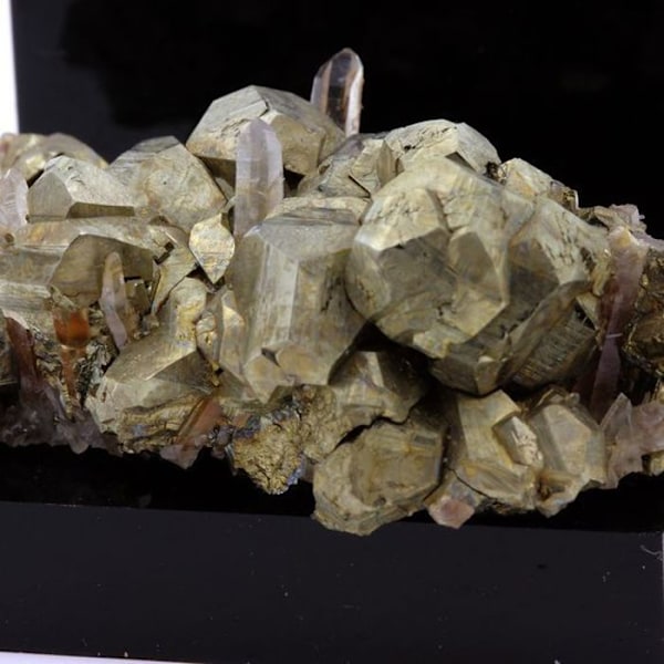 Pyrit, Quartz, Siderite 396,2 karat Flerfärgad