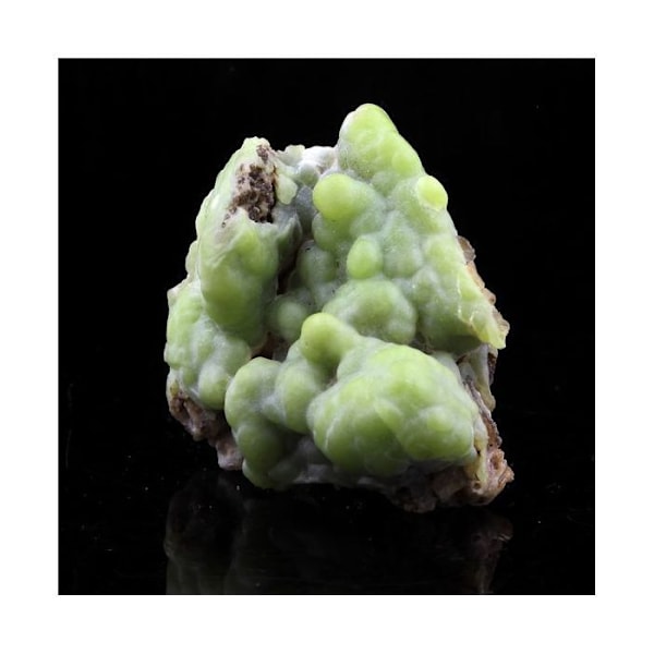 Kivet ja mineraalit. Fosfohedypaani (polysfaeriitti). 100,2 ct. Bouillac, Aveyron, Ranska. Grön