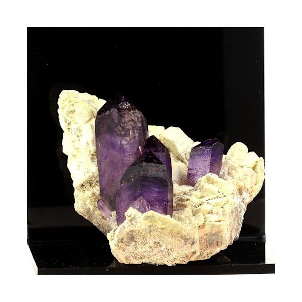 Sten og mineraler. Ametyst kvarts. 1332,0 øre. Goboboseb Mts, Brandberg, Namibia. Lila