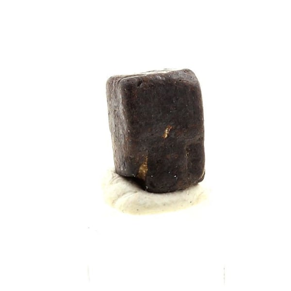 Kivet ja mineraalit. Rutiili. 3,7 ct. Groix Island, Bretagne, Ranska. Harvinainen.