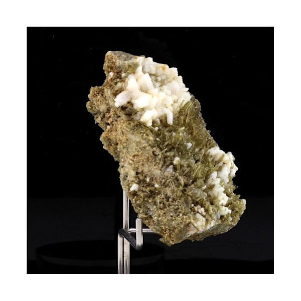 Kivet ja mineraalit. Klinotsoisiitti. 198,5 ct. Marine de Scala, Canari, Haute-Corse, Ranska.