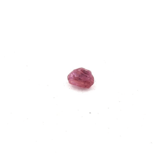 Kivet ja mineraalit. Rubiini. 0,26 ct. Ambatondrazaka, Alaotra-Mangoro, Madagaskar.