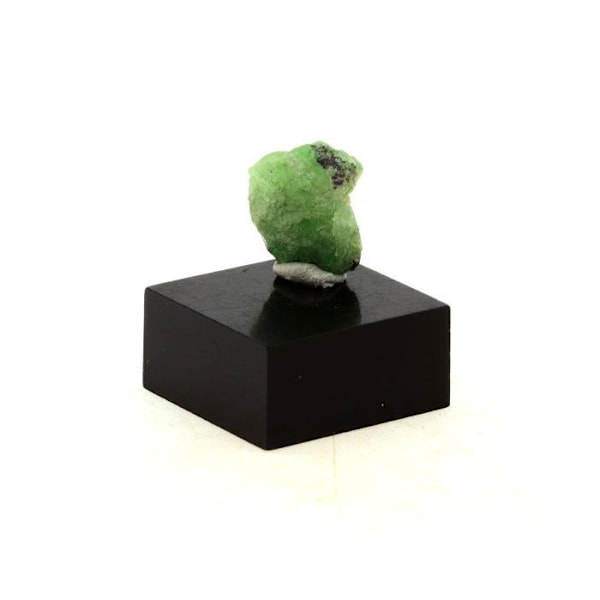 Kivet ja mineraalit. Tsavorite-granaatti. 8,2 ct. Manyaran alue, Tansania. Röd