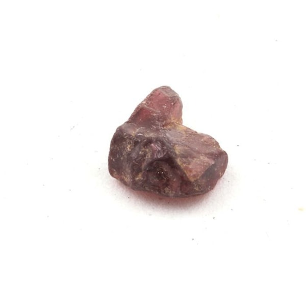 Kivet ja mineraalit. Rodoliitin granaatti. 2,66 ct. Madagaskar.