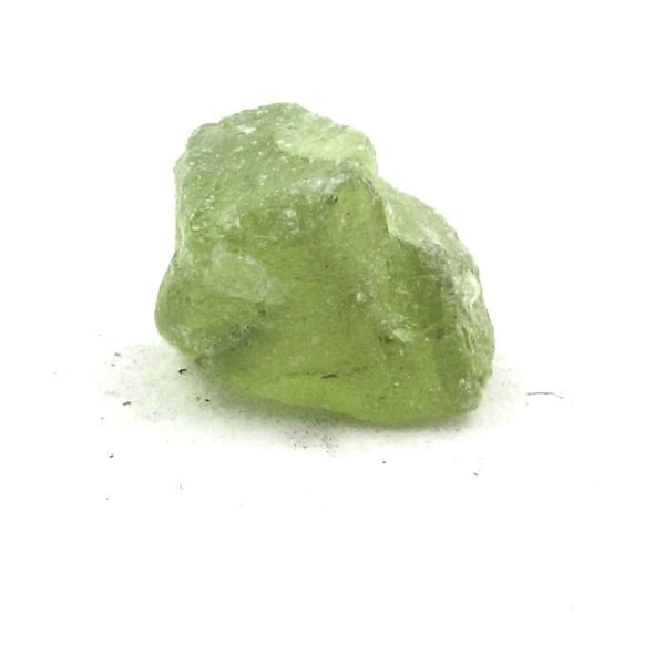 Kivet ja Mineraalit. Peridootti. 3,54 ct. Almklovdalen, Vanylven, Norja.