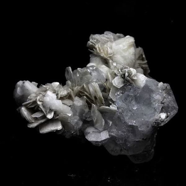 Stenar och mineraler. gosenit, moskovit. 191,0 cent. Pingwu berylgruva, Mianyang, Sichuan, Kina.