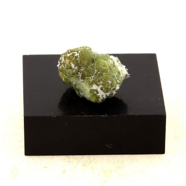Stenar och mineraler. Demantoid granat. 18,0 ct. Malencodalen, Lombardiet, Italien. Röd