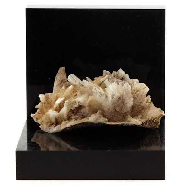 Sten og mineraler. Aragonit. 76,6 ct. Batère mine, Pyrénées-Orientales, Frankrig.