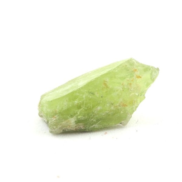 Stenar och mineraler. Peridot. 7,02 cent. Almklovdalen, Vanylven, Norge.