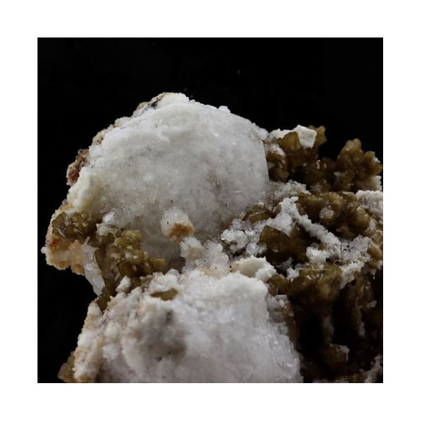 Analcime + Siderite 2245,0 karat Flerfärgad