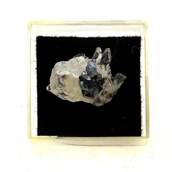 Stenar och mineraler. Kvarts + hematit. 18,5 ct. Saint Christophe-en-Oisans, Frankrike.
