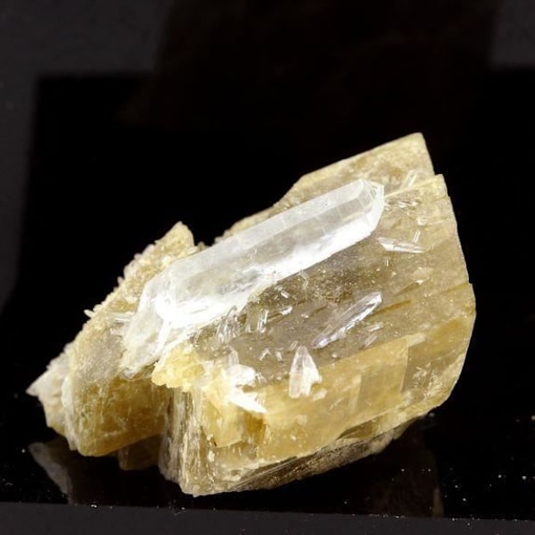 Siderite, Quartz 104,9 karat Flerfärgad